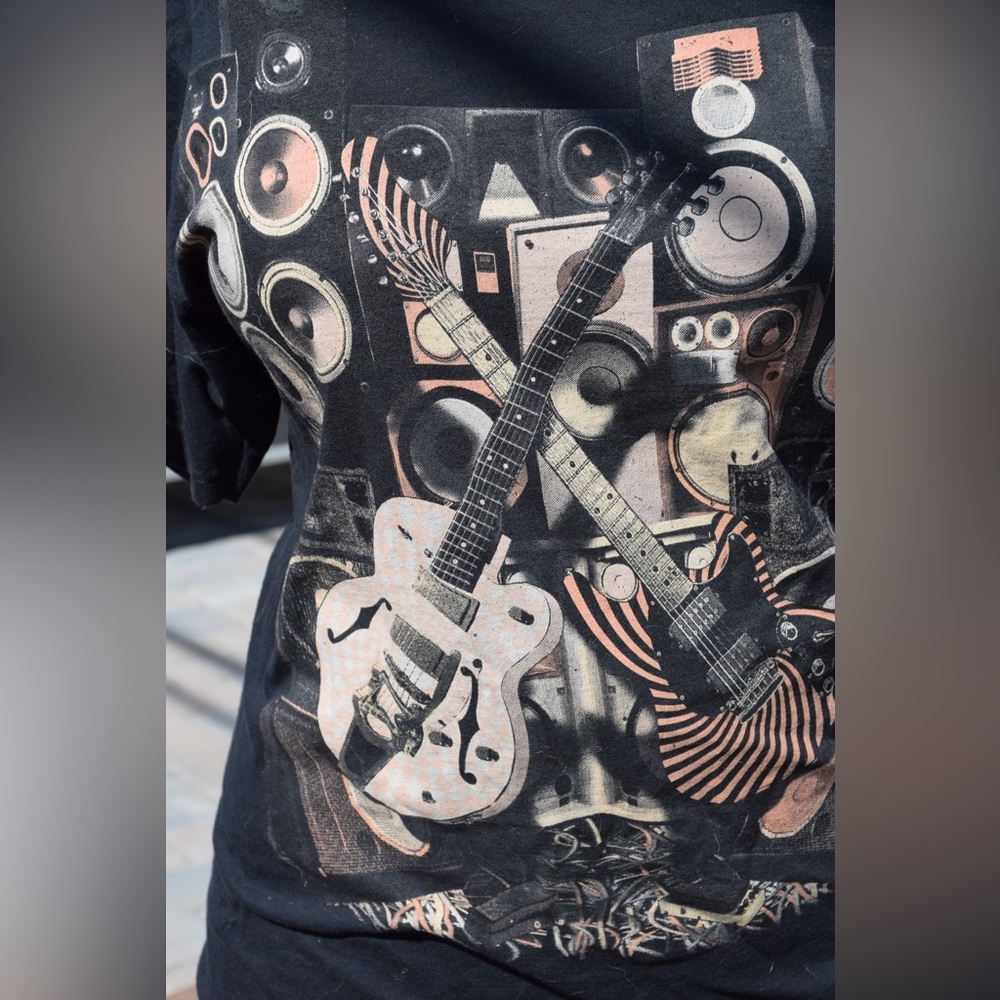 Color changing tee - Picture 2 of 3